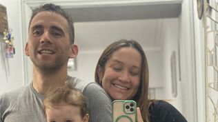 Nahuel Gallo junto a su esposa.