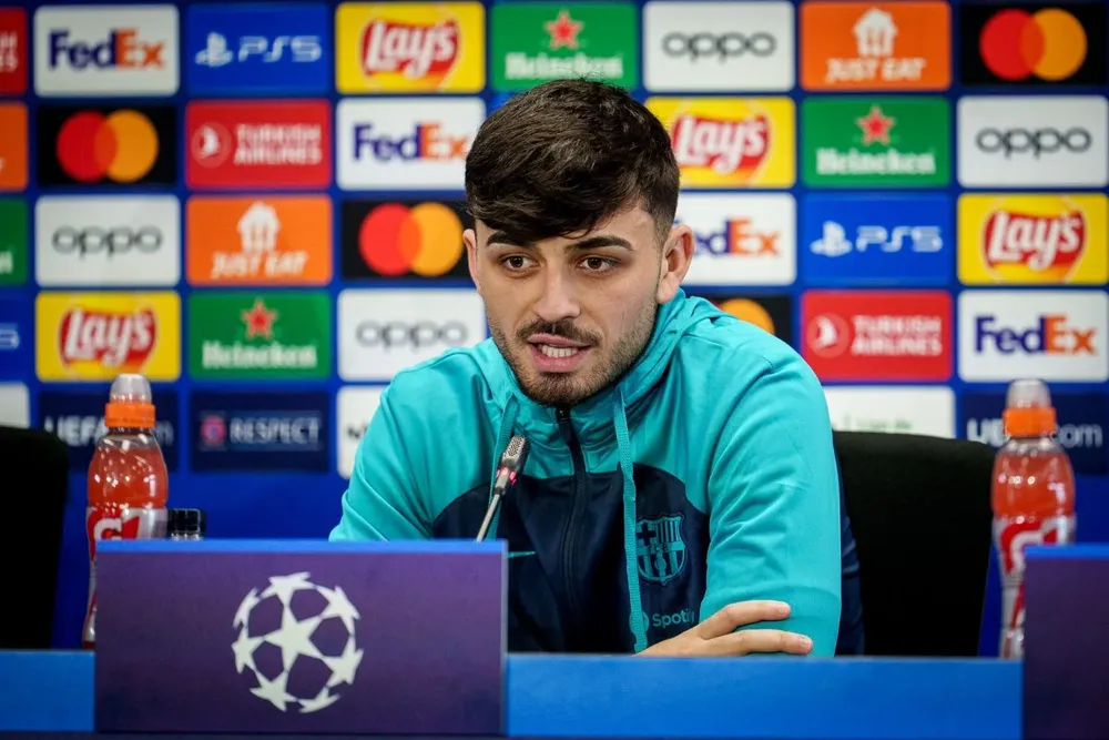 Pedri en rueda de prensa.