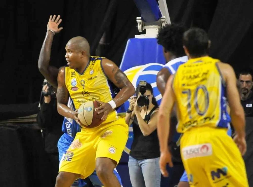 Lloreda fue la figura de Macabi en el primer triunfo ante Malvín