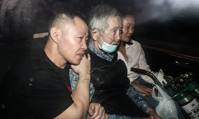 Fujimori fue condenado en 2009 a 25 años de cárcel y liberado el 6 de diciembre pasado por orden del Tribunal Constitucional por un indulto debido a su delicado estado de salud.