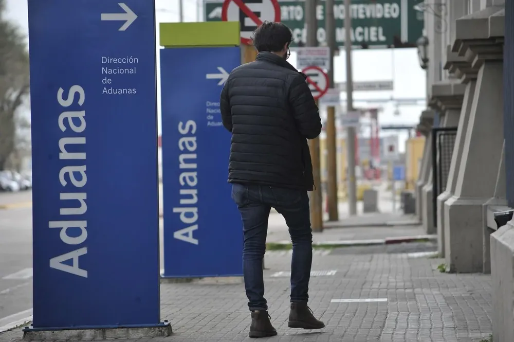 Fachada del edificio de la Dirección Nacional de Aduanas. Archivo.