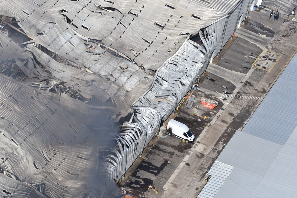 Una de las imágenes del incendio desatado en la planta de Nordex en Colón