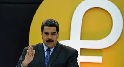 El gobierno de Nicolás Maduro intenta impulsar el uso del petro... pero sin mucho éxito.