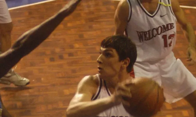 Un joven Esteban Batista con la camiseta de Welcome, en 2001