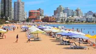 Vista de Punta del Este en verano. Vista de Punta del Este en verano.