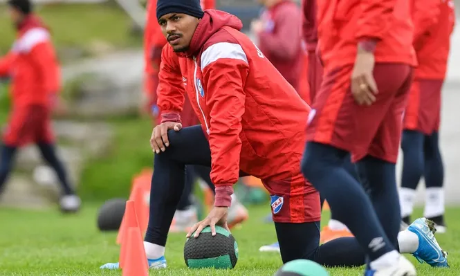 Carvalho rompió el silencio: “Me erizo todo al hablar de mi experiencia en Nacional”