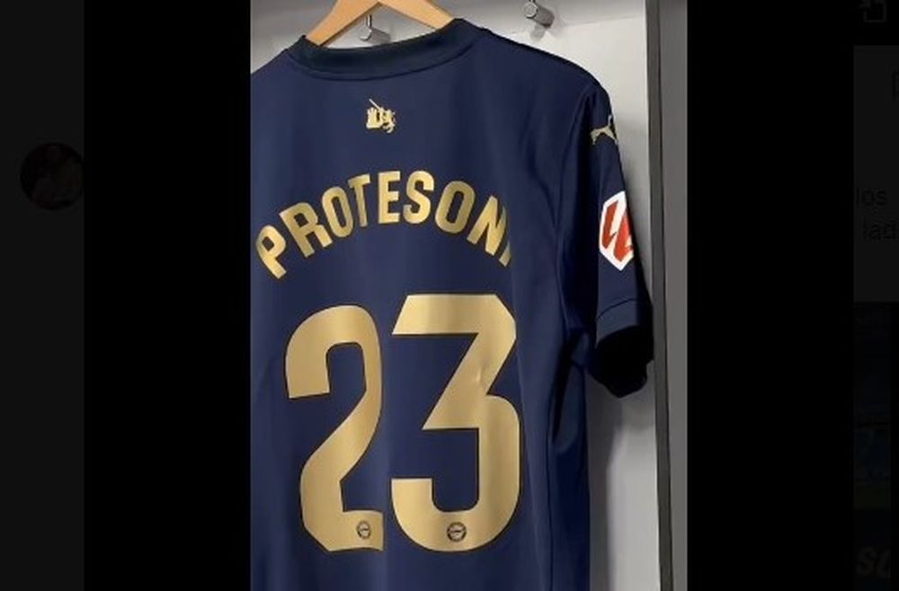La camiseta de Carlos Protesoni