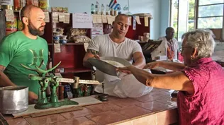 Cubanos reciben la primera rebaja de alimentos en décadas
