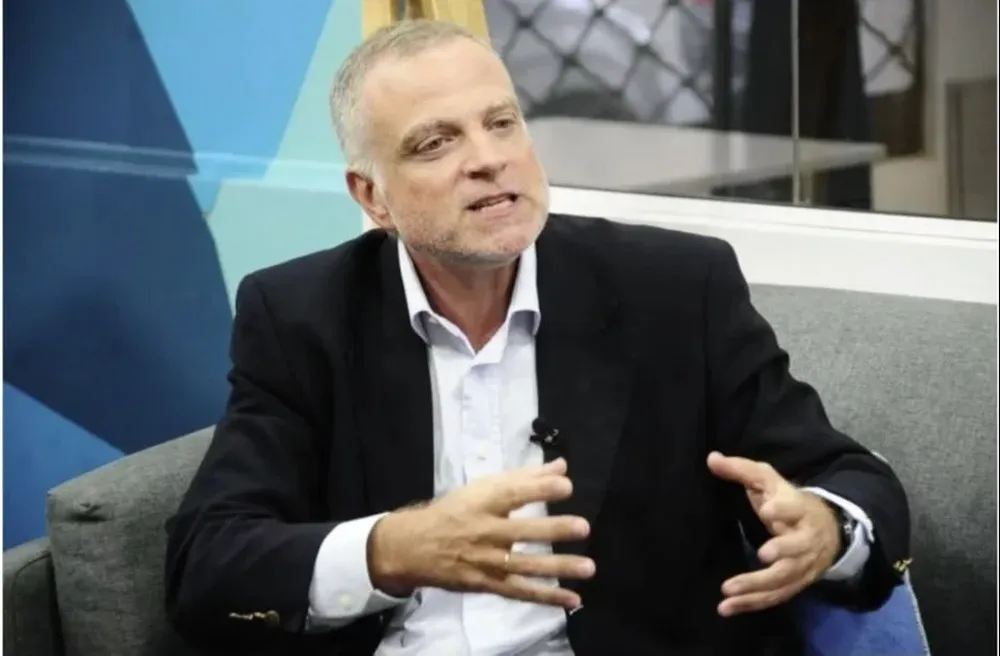 Daniel Acuña vuelve a presentarse en las elecciones violetas