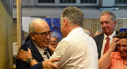 Fratti y el saludo con el presidente de la República, con quien lo precedió como ministro a pocos metros, Fernando Mattos.