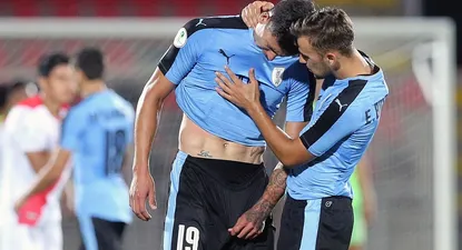 Darwin Núñez fue consolado por sus compañeros en el final del partido