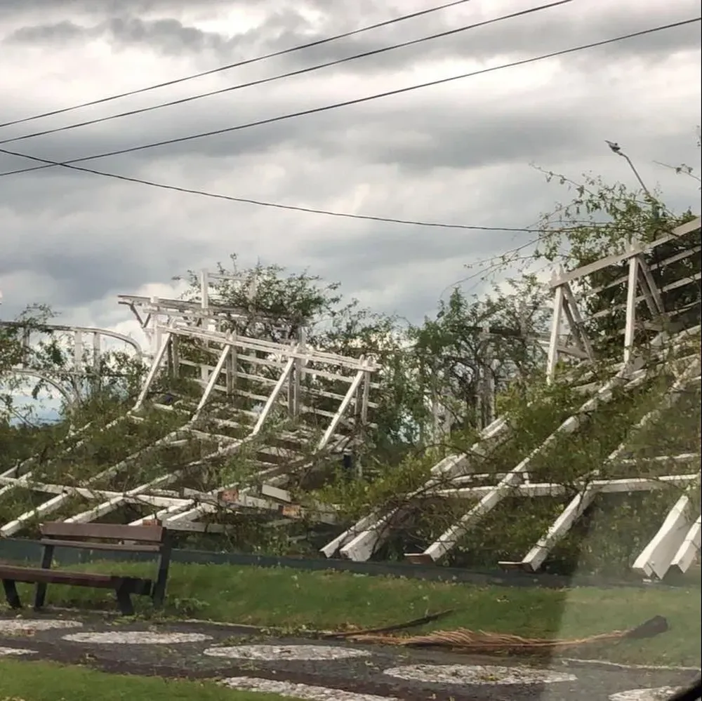 Una de las imágenes en redes de la destrucción causada por el temporal de este martes en Mercedes