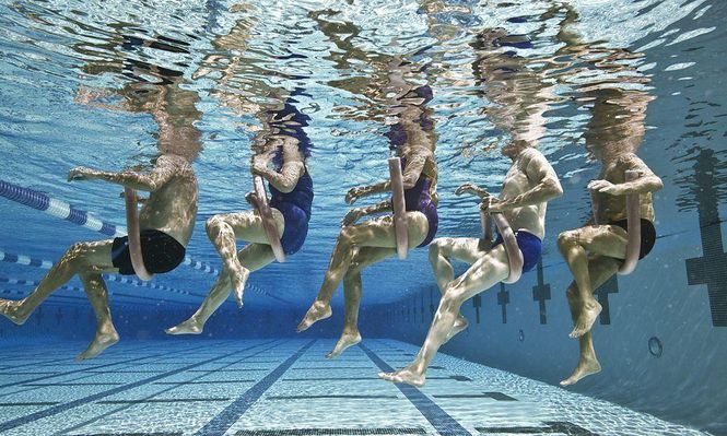 Los adultos ingieren 21 mililitros de agua por hora cuando están en una piscina, mientras que los niños ingieren 49 mililitros por hora, según un estudio.