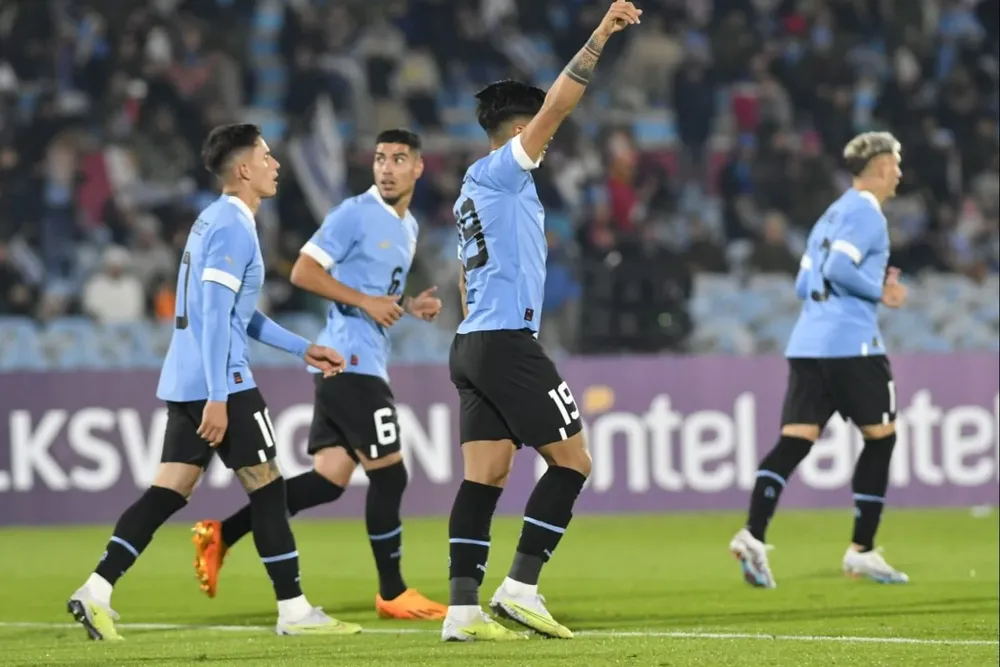 Matías Arezo celebra el 1-0 ante Nicaragua