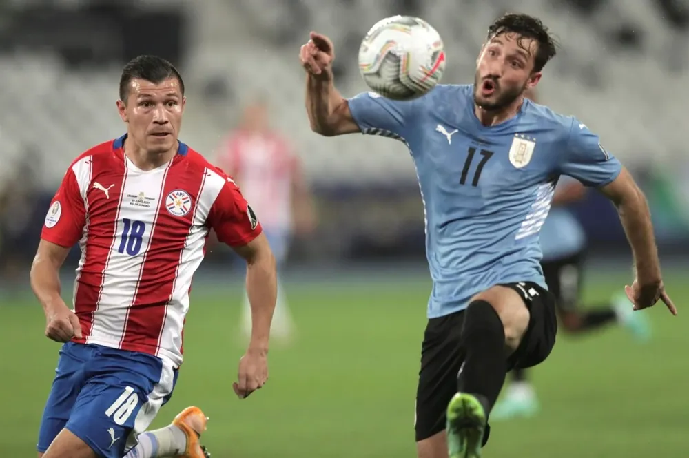 Matías Viña es titular de la selección uruguaya