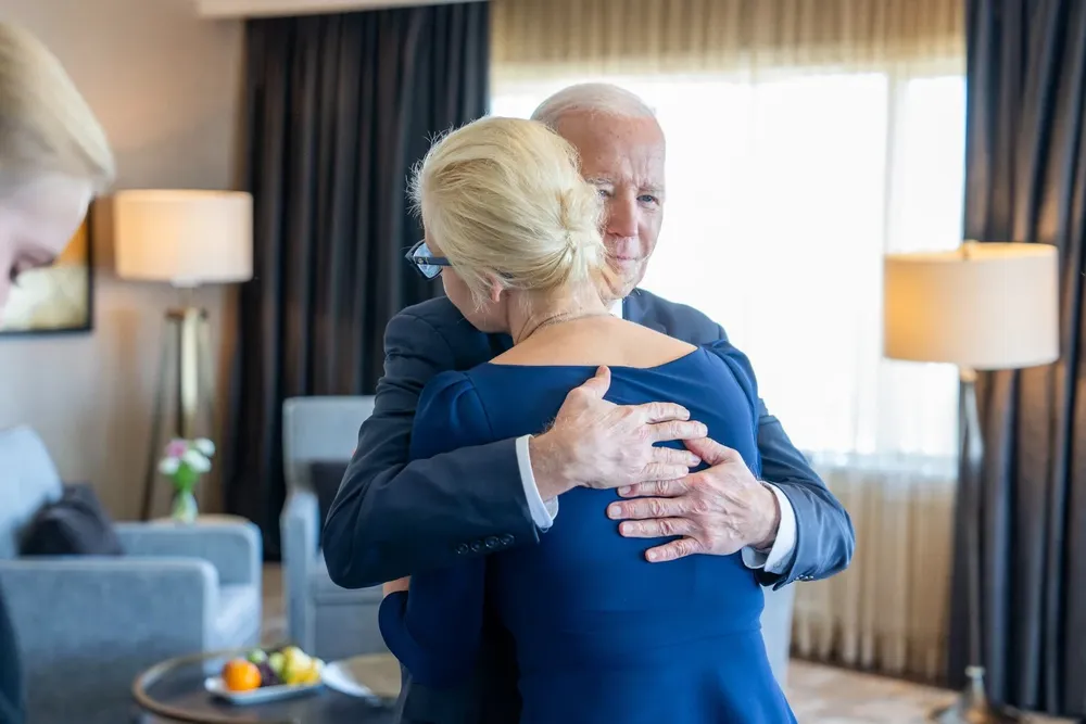 El presidente Biden recibió en la Casa Blanca a Yulia Navalnaya, la esposa del fallecido opositor a Putin.