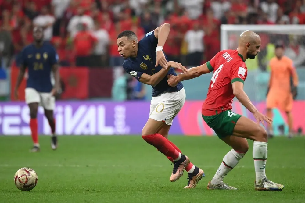 Caño de Mbappé a Amrabat