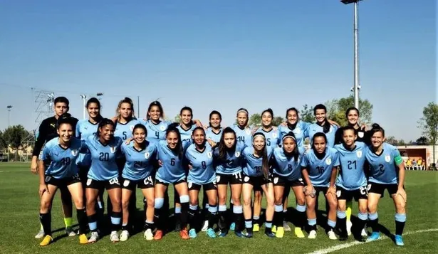 La selección uruguaya femenina sub 20 que se prepara para el Sudamericano de Argentina
