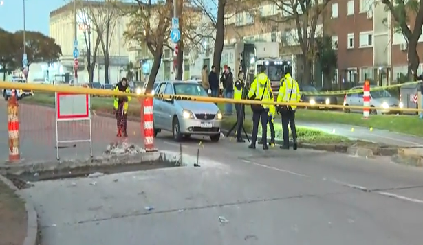 Las víctimas estaban en un auto que se encontraba en Villa Española