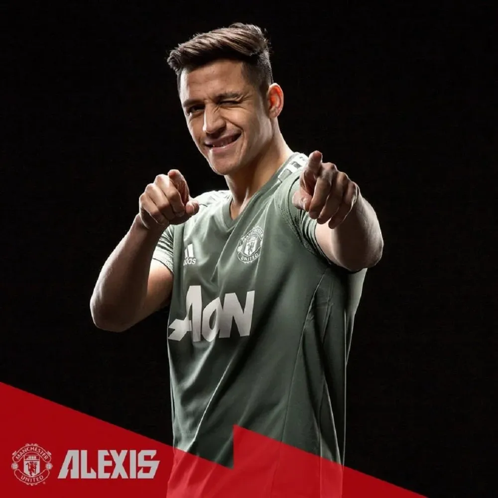 Alexis Sánchez con la camiseta de Manchester United