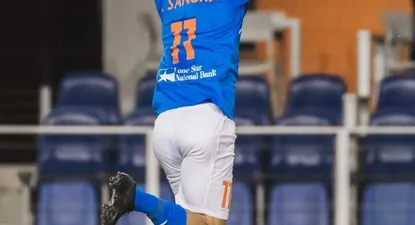 Vicente Sánchez sigue celebrando goles