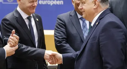 El primer ministro de Alemania, Olaf Scholz, y su par húngaro, Víktor Orban.