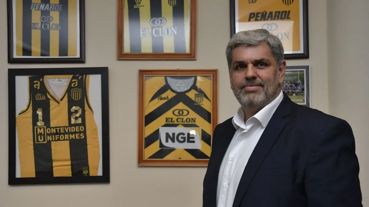 Evaristo González con los tapones de punta contra Ruglio en Peñarol: “Tuvimos una reunión al pedo, no trae jugadores, no cuenta nada y Diego Aguirre no es culón”