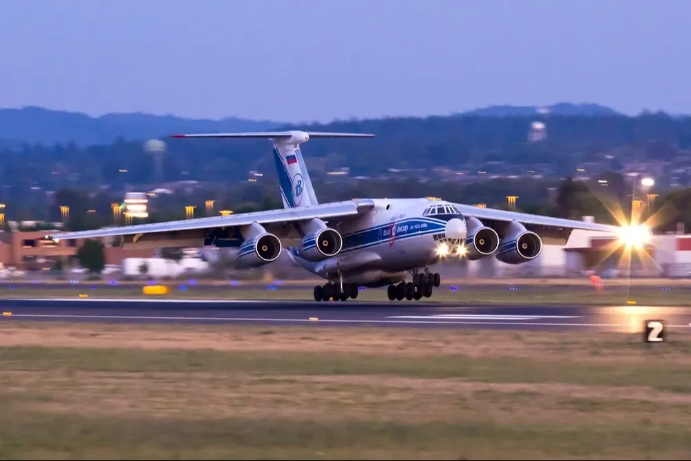 El Il-76 derribado en la región de Belgorod es un avión de carga de la era soviética capaz de transportar 40 toneladas.
