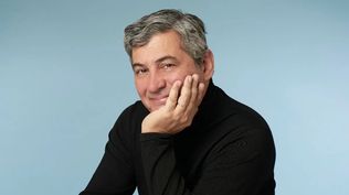 El historiador argentino Daniel Balmaceda presenta en Barcelona su novela Los Caballeros de la Noche