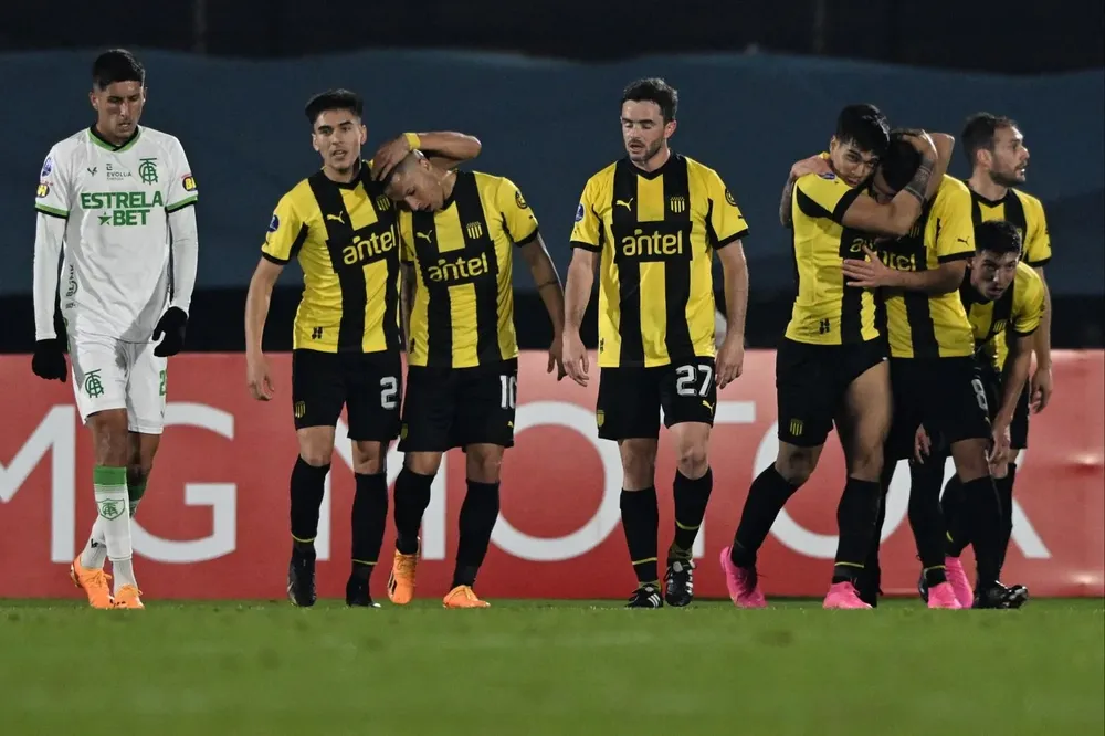 El festejo de Mansilla, Méndez, Hernández, Arezo y Rodríguez