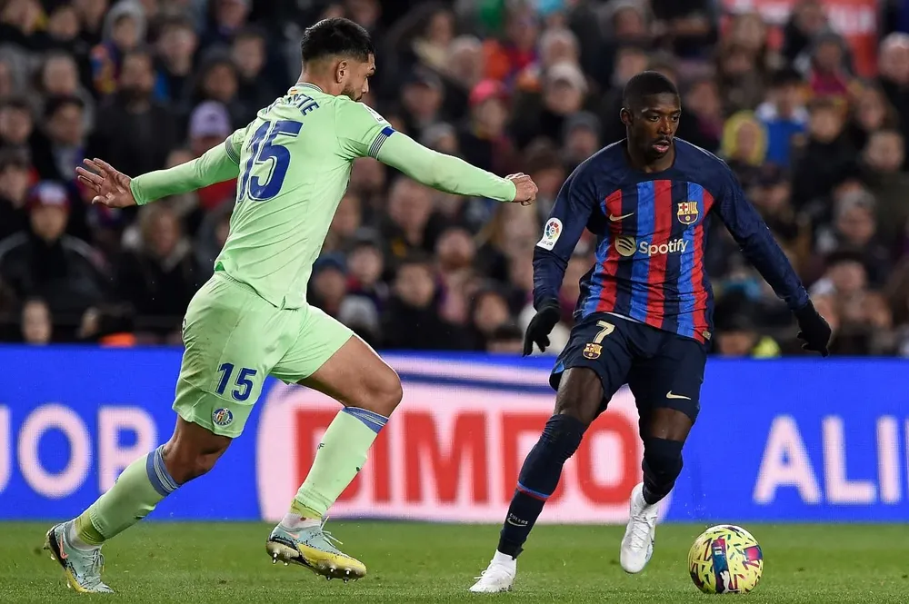 Alderete a la marca de Dembelé