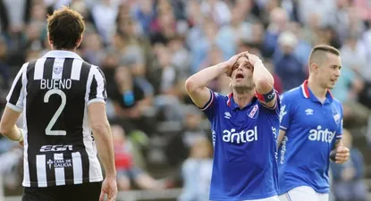 Bronca de los hinchas con Iván Alonso