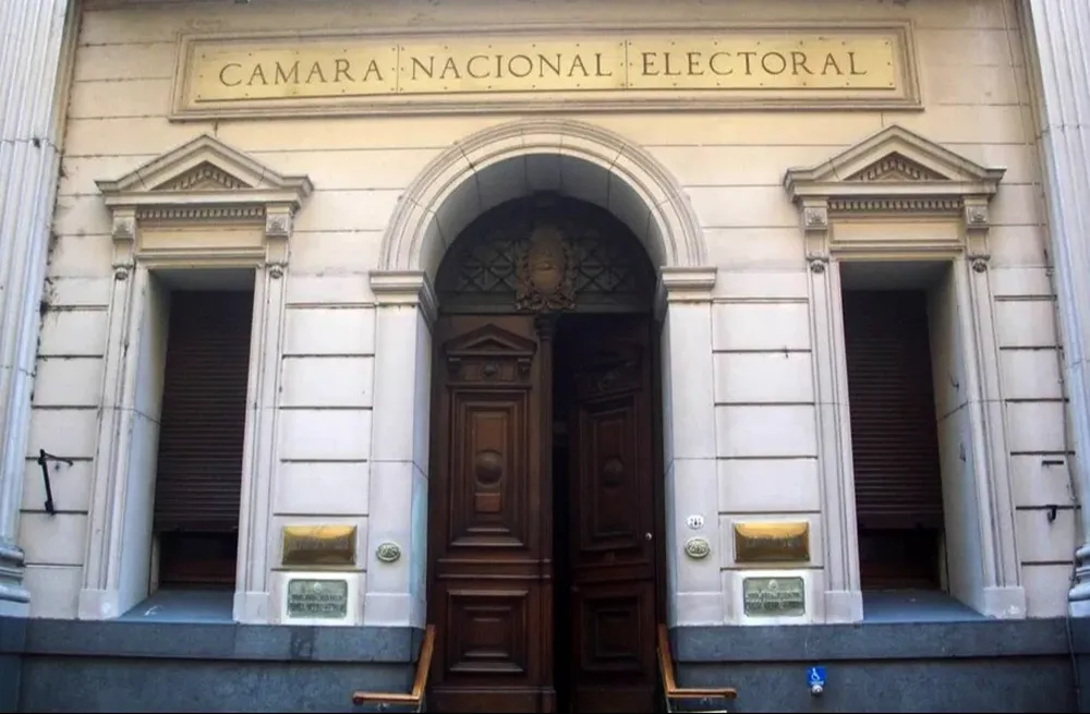 La Cámara Nacional Electoral criticó las demoras en la votación electrónica en CABA.