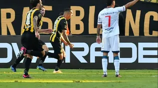Kevin Méndez de Peñarol, celebra su gol ante Nacional