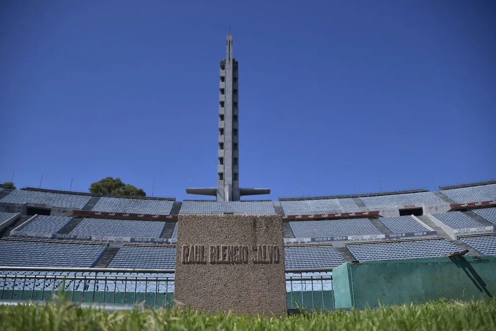 El monolito a Raúl Blengio Salvo en el Estadio Centenario