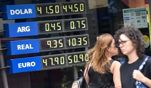 El dólar perdió $ 1,2 desde la última operación del año pasado.