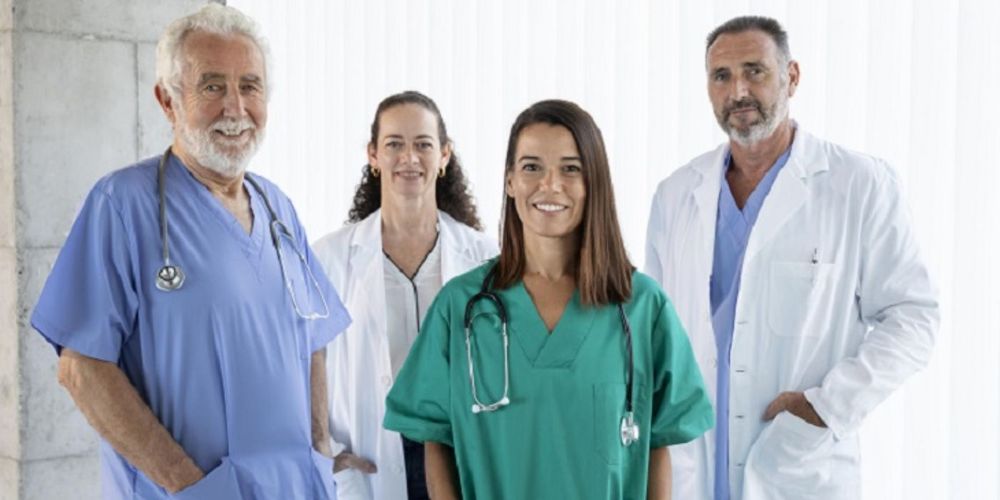 MÉDICOS ARGENTINOS TÍTULOS.jpg