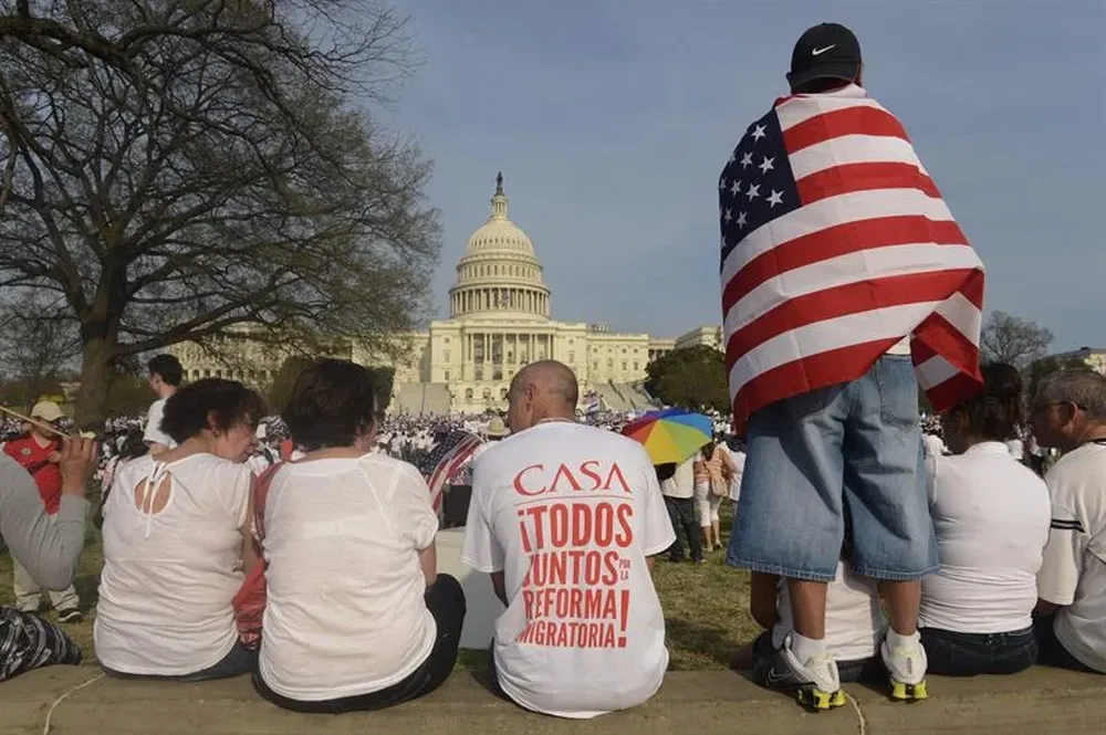 EEUU- Activistas pro reforma migratoria llegados de diferentes partes se congregan frente al Congreso en Washington DC