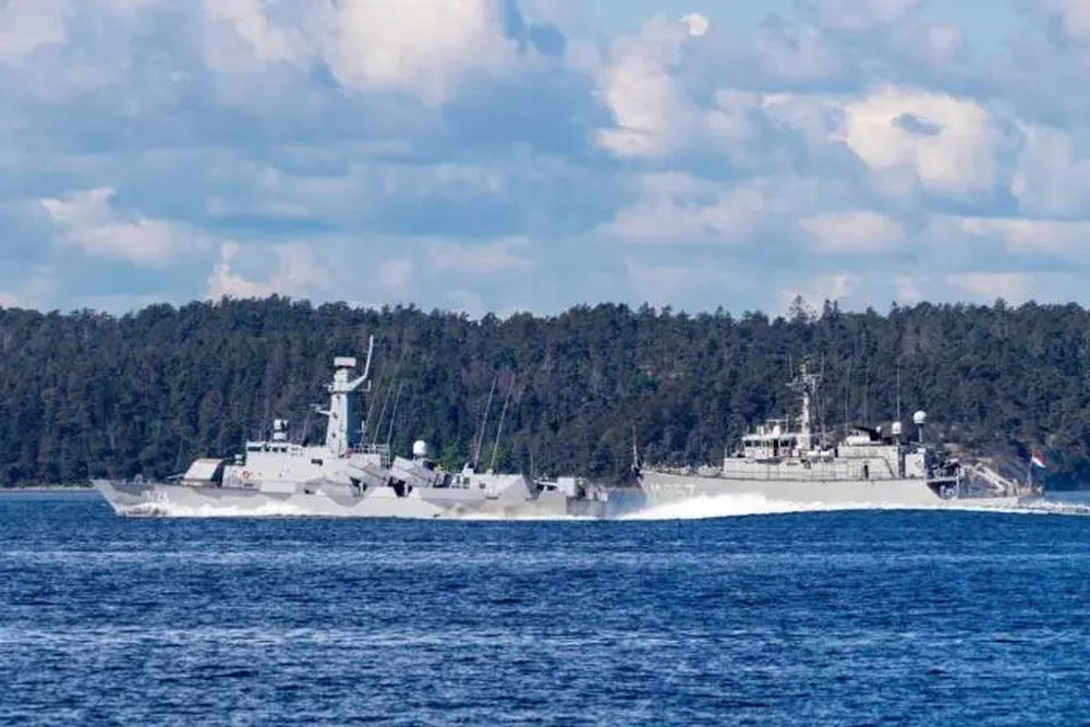 La OTAN envía dos buques militares al Báltico.