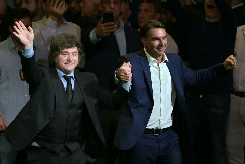 Javier Milei en el lanzamiento de campaña de Flavio Bolsonaro