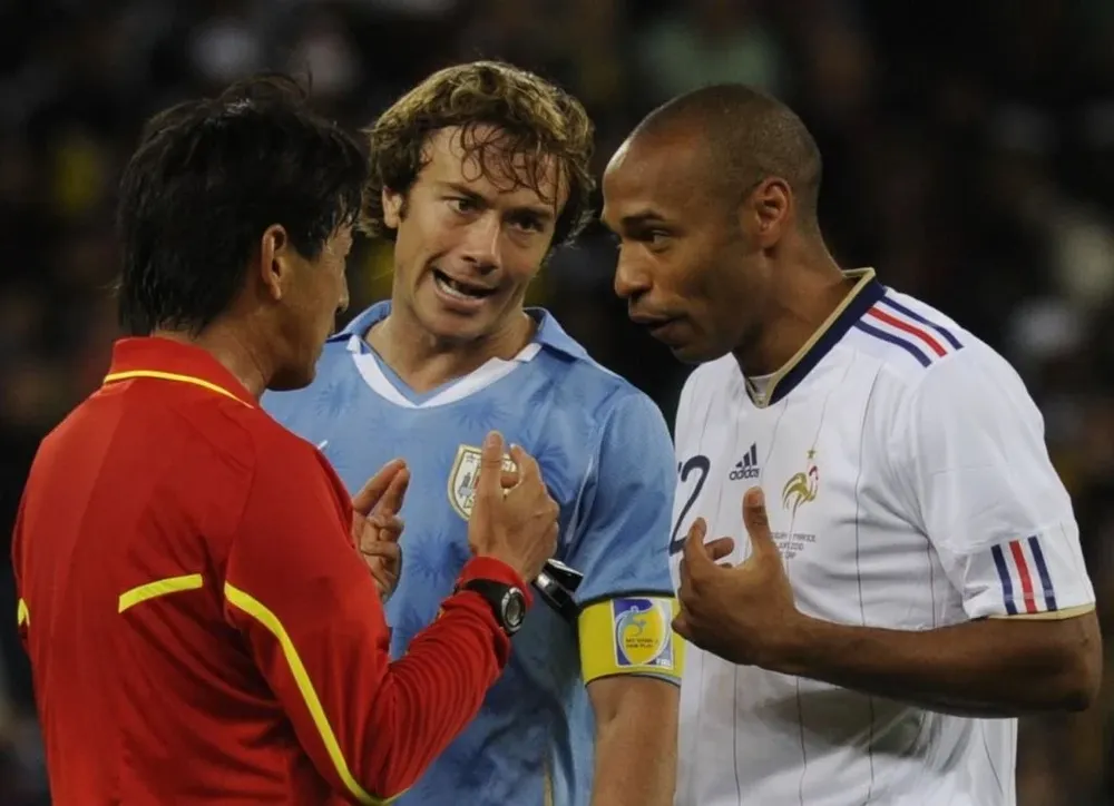 Diego Lugano durante un partido contra Francia.