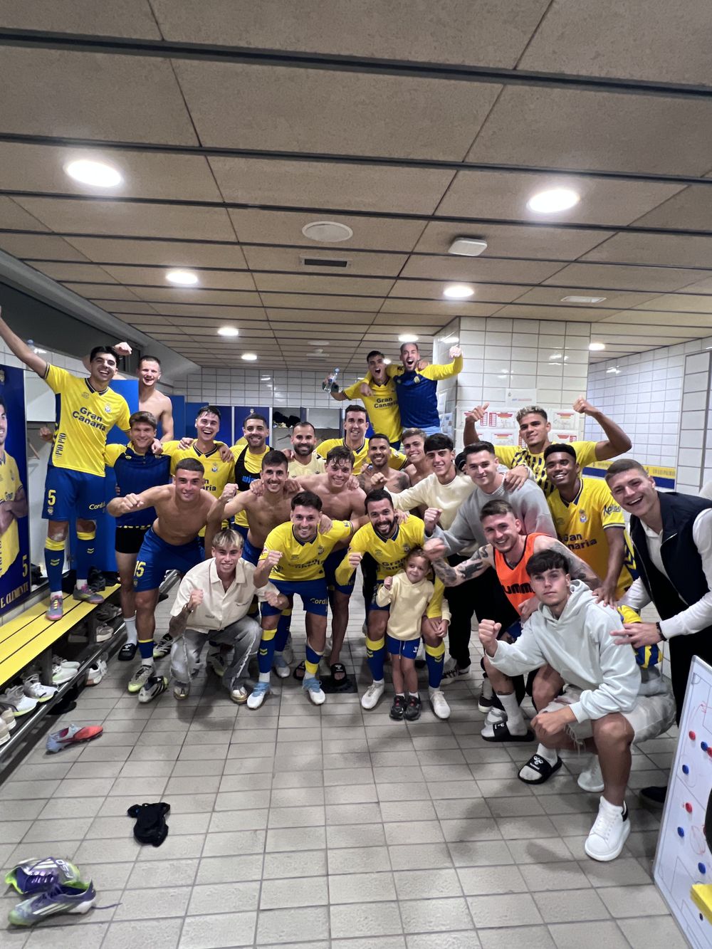 Jeremía Recoba y su festejo en Las Palmas tras ganarle a Cádiz Jeremía Recoba y su festejo en Las Palmas tras ganarle a Cádiz