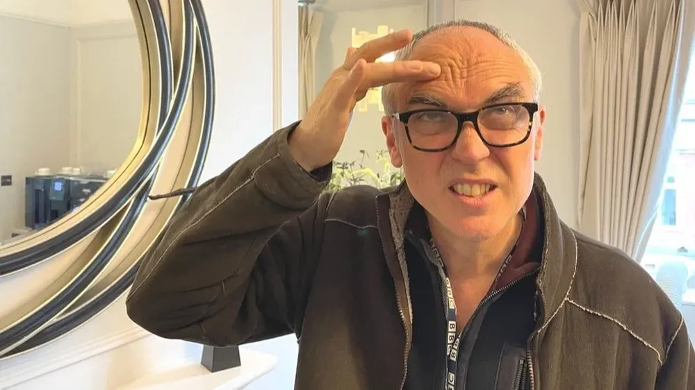 El reportero de la BBC Ed Butler, de 54 años, decidió someterse a uno de los procedimientos más populares: el bótox