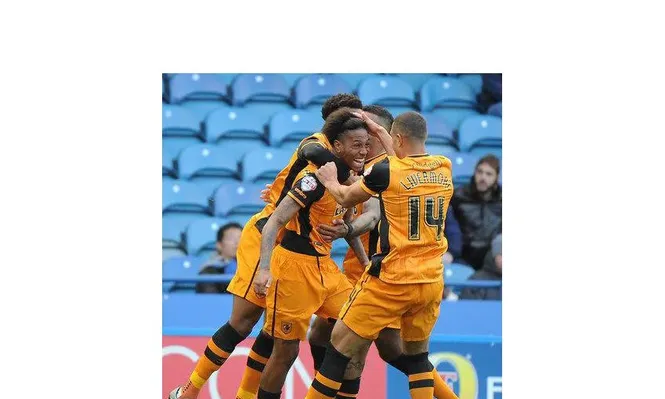 Hull City clasificó con gol de Abel Hernández