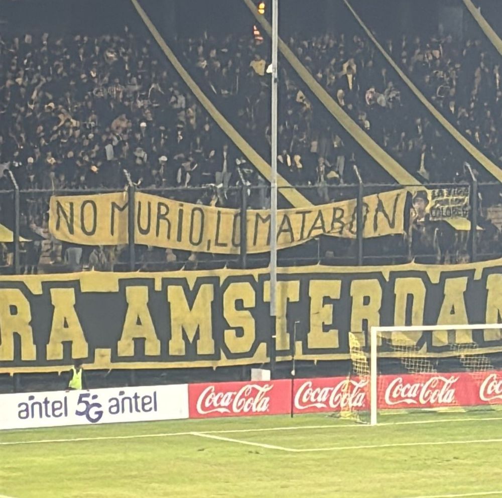Manifestación de hinchas de Peñarol para recordar la muerte de Ignacio Suárez Manifestación de hinchas de Peñarol para recordar la muerte de Ignacio Suárez