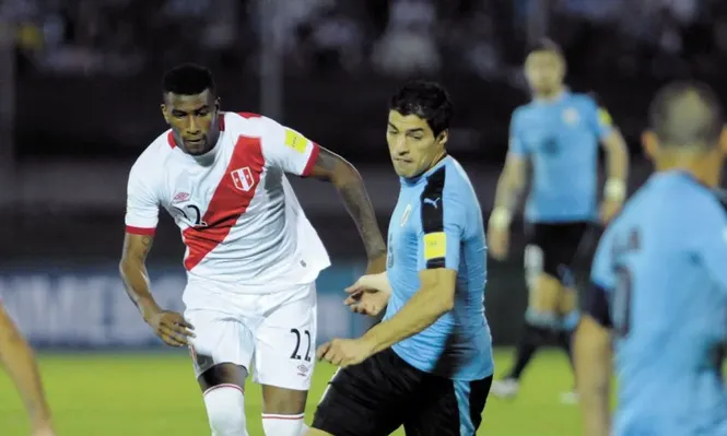 Luis Suárez estuvo muy solo arriba, aunque igual le dio el gol a Cavani