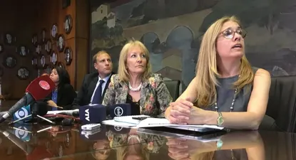 La presidenta de ANCAP, Marta Jara, junto a la ministra de Industria, Carolina Cosse