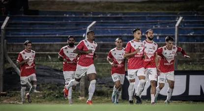 Luiz Felipe Carvalho al centro de Tacuarembó FC