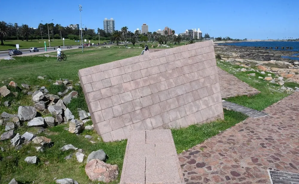 El Monumento al Holocausto judío en Uruguay se encuentra en la Rambla Wilson