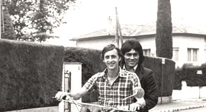 Johan Cruyff y Hugo Cholo Sotil
